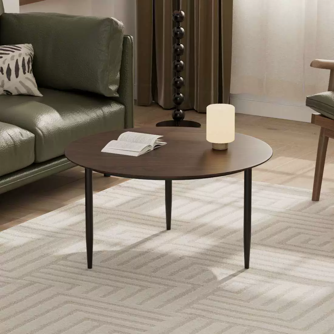 Минималистичный маленький дом круглого деревянного зернистое стекло боковые стороны балкона простой кованый круглый стол легкий экстравагантный продвинутый кофейный столик для гостиной