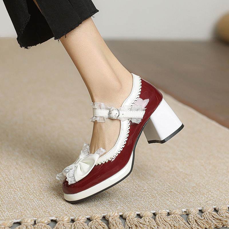 Sweet bow lace patent leather Mary Jane single-layer shoes thick mid heel women's shoes 32-43 large size shoes foreign trade shoes Sweet bow lace patent leather Mary Jane single-layer shoes thick mid heel women's shoes 32-43 large size shoes foreign trade shoes