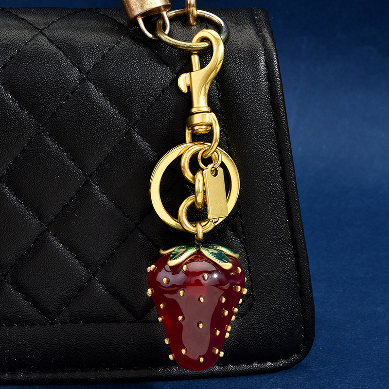 Vintage Strawberry Keychain, Available in Transparent Red and Black, with a Three-Dimensional Gold Finish, Exquisite and Unique Bag Accessory Vintage Strawberry Keychain, Available in Transparent Red and Black, with a Three-Dimensional Gold Finish, Exquisite and Unique Bag Accessory