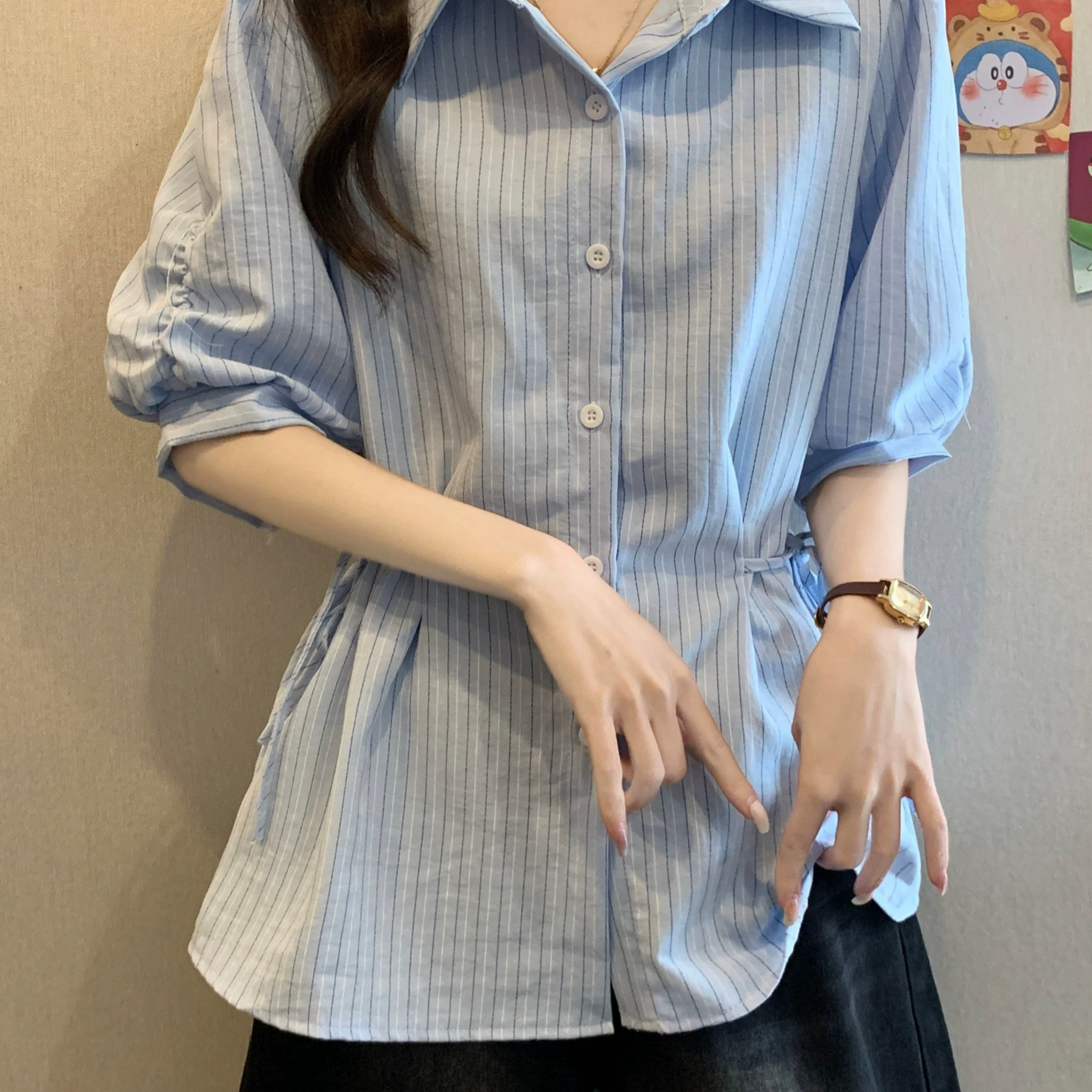 Модная женская рубашка с короткими рукавами в синюю полоску, летняя, больших размеров, с затягиванием талии, средней длины, с обычными плечами, утягивающая блузка-топ.