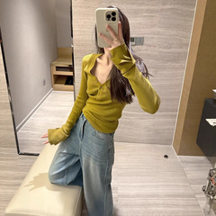 网红甜辣风深V纯欲绿色针织衫上衣女秋冬半开领紧身毛衣打底内搭