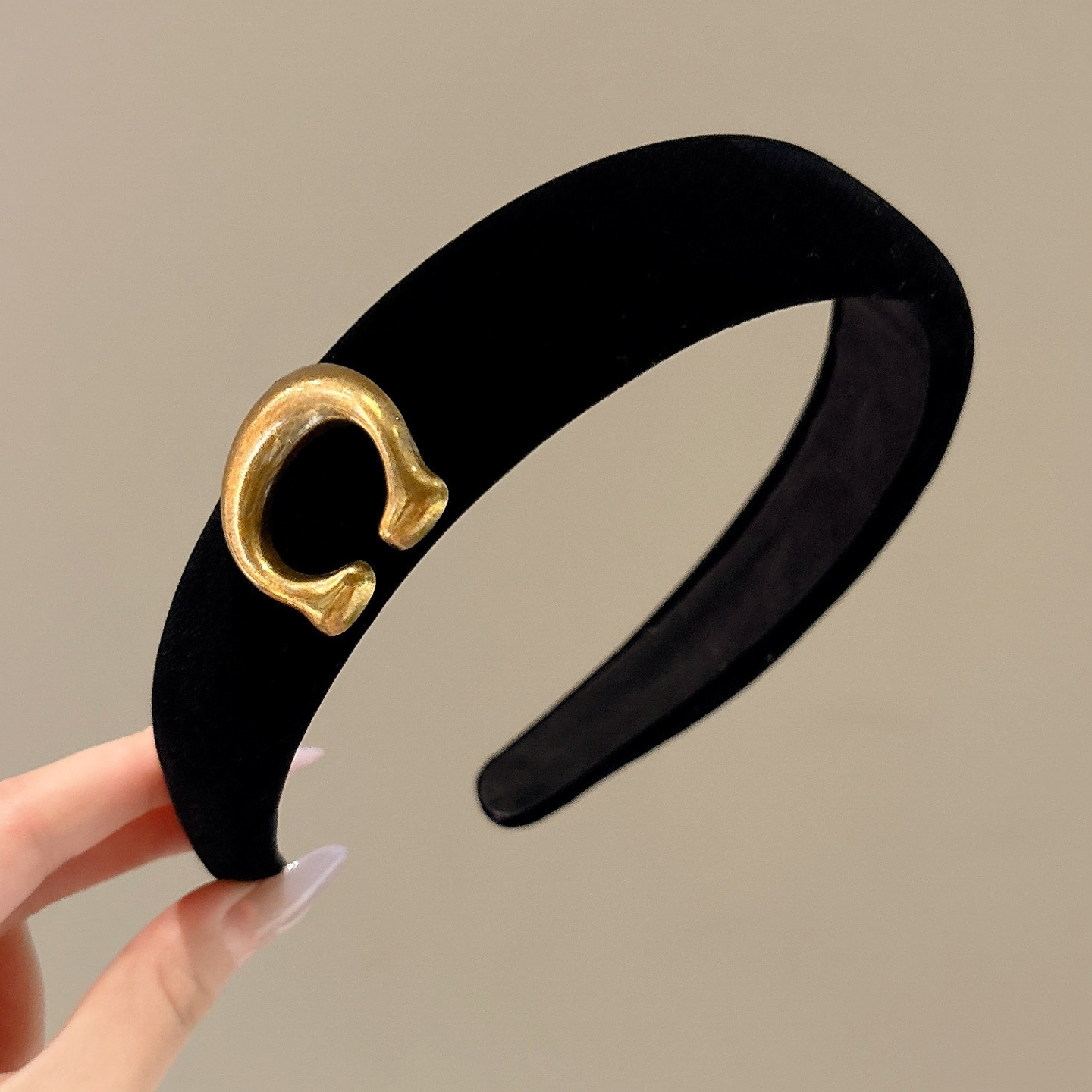 Brazo de cabello negro plegado para mujeres retro francés alto cráneo de borde ancho brazo de cabello de compresión para el cabello Bundle para el cabello fuera de la guarnición universal image 97