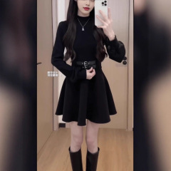 早秋法式黑色内搭连衣裙子女秋冬装2025新款小个子掐腰气质小黑裙