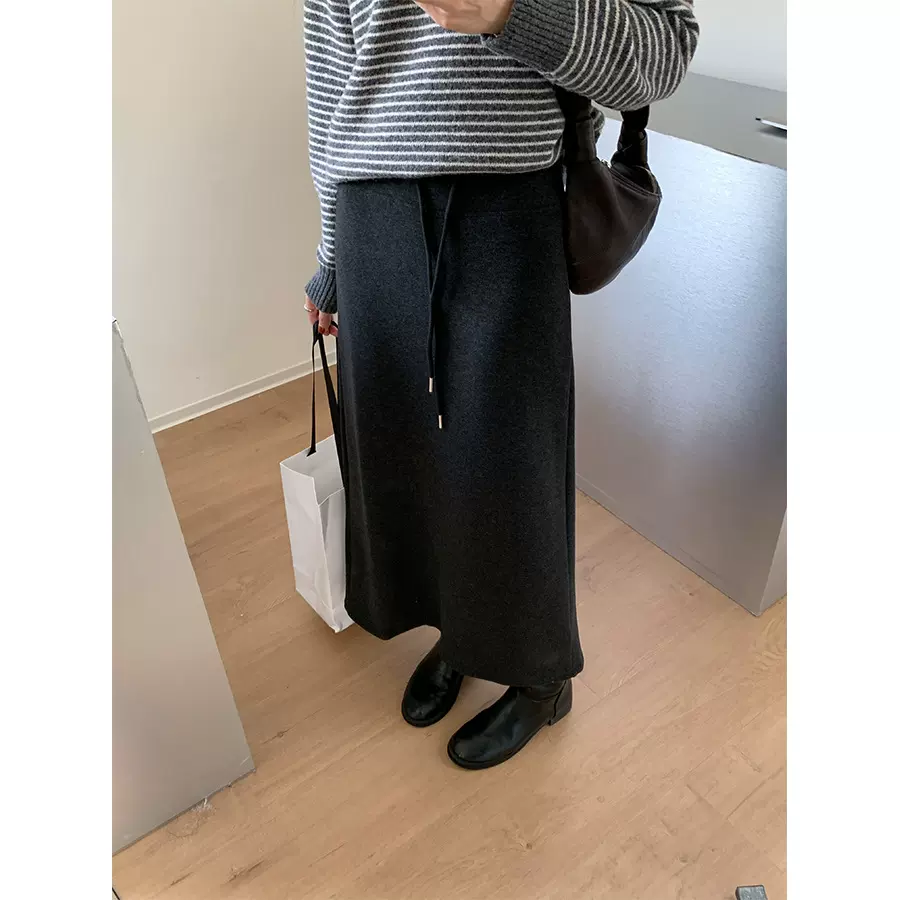 黄峥 简约抽绳半身裙女秋冬休闲开叉a字垂感显瘦中长款卫裙541028