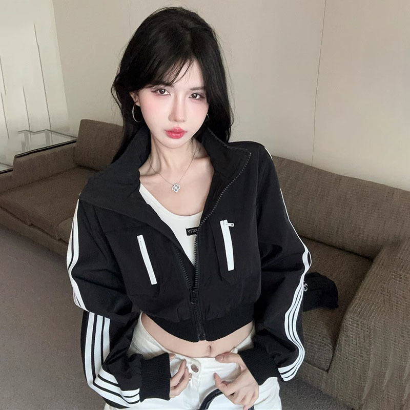 ファッショナブルなカジュアルベルベットジャケット女性のための秋と冬の 2024 新しいルーズスタイルショートオートバイ野球ユニフォームトップ