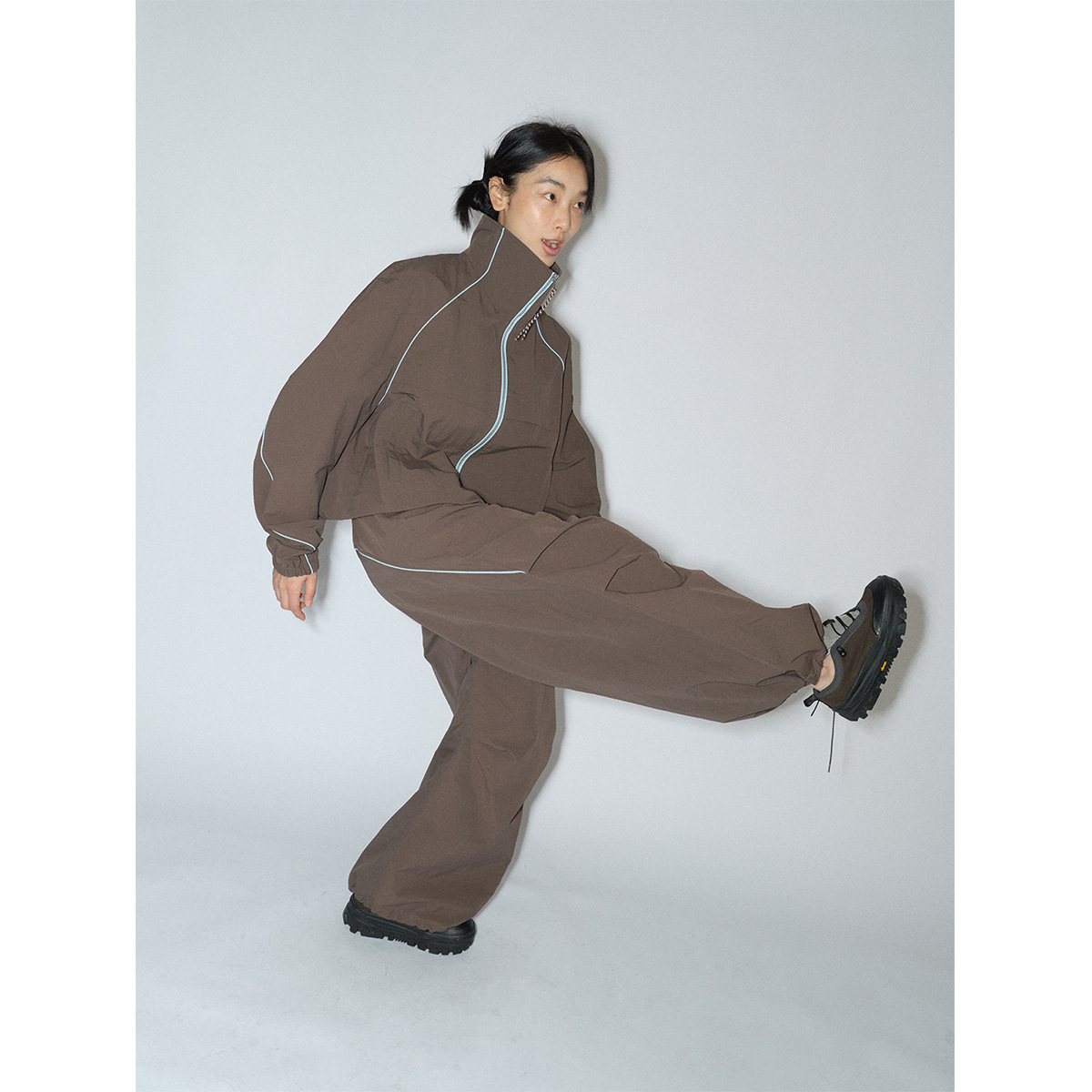 [识时]新品撞色抽绳调节松紧腰运动长裤尼龙中低腰休闲裤女V8032