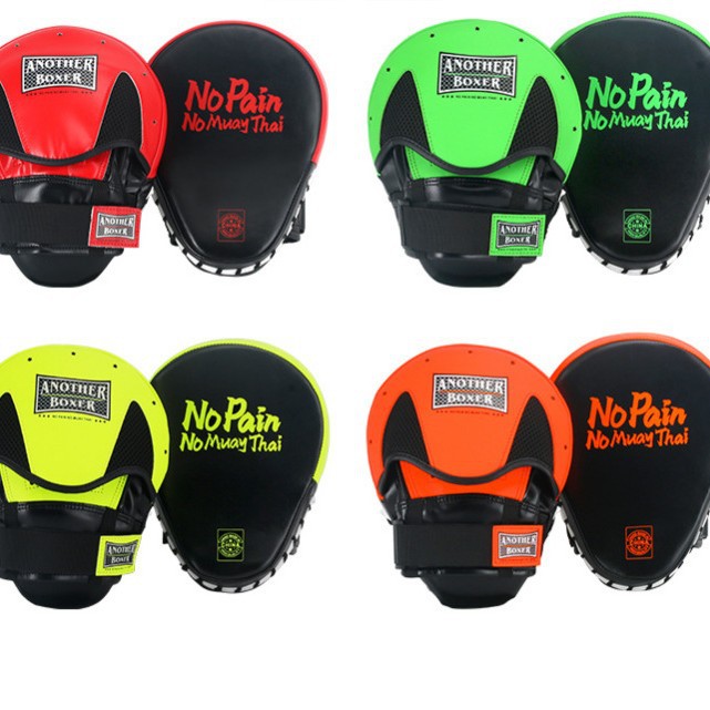 Boxing gloves for children, suitable for sparring and combat training, breathable and thickened, for boys and girls, professional for young children