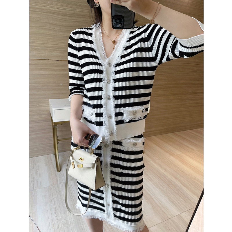 At first glance, I poked at the aesthetic socialite style tassel striped knitted cardigan skirt suit for early autumn women