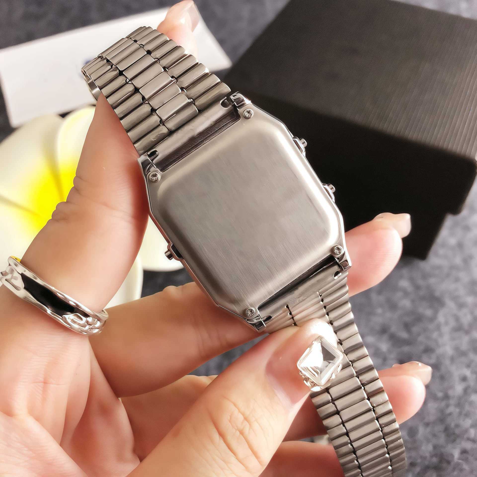 電子はクォーツ時計合金ステンレス鋼クラシックレトロ防水クォーツメンズ腕時計発光表示クロノグラフ時計