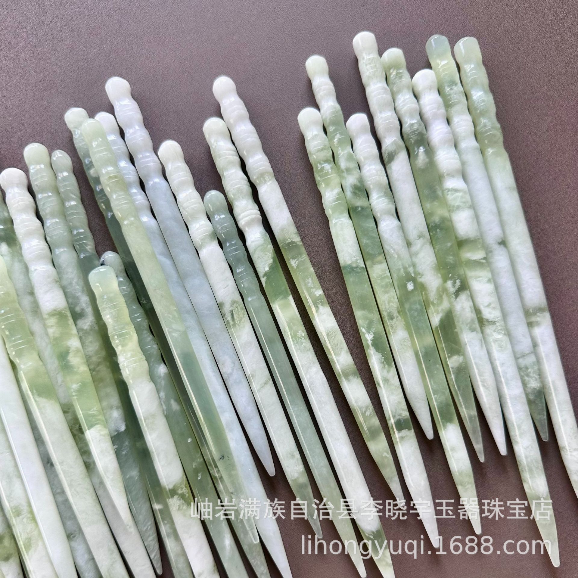 岫玉竹节发簪批发天然玉石头饰新中式簪子简约
挂件吊坠批发