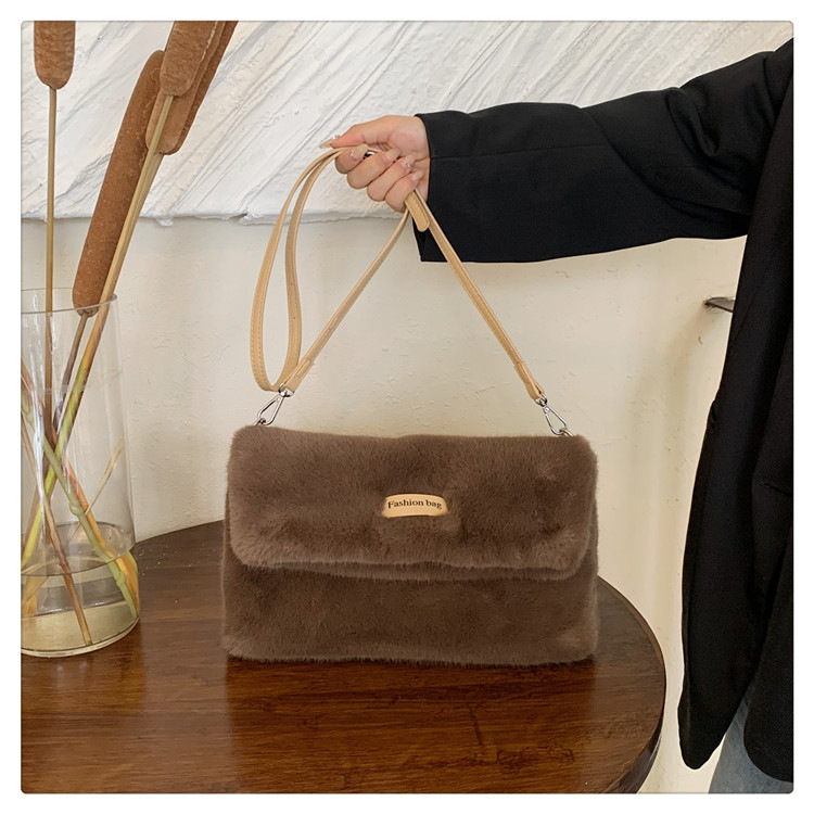 This year's popular Korean version of for women in 2023, new trendy large capacity single shoulder crossbody plush_voghion.com