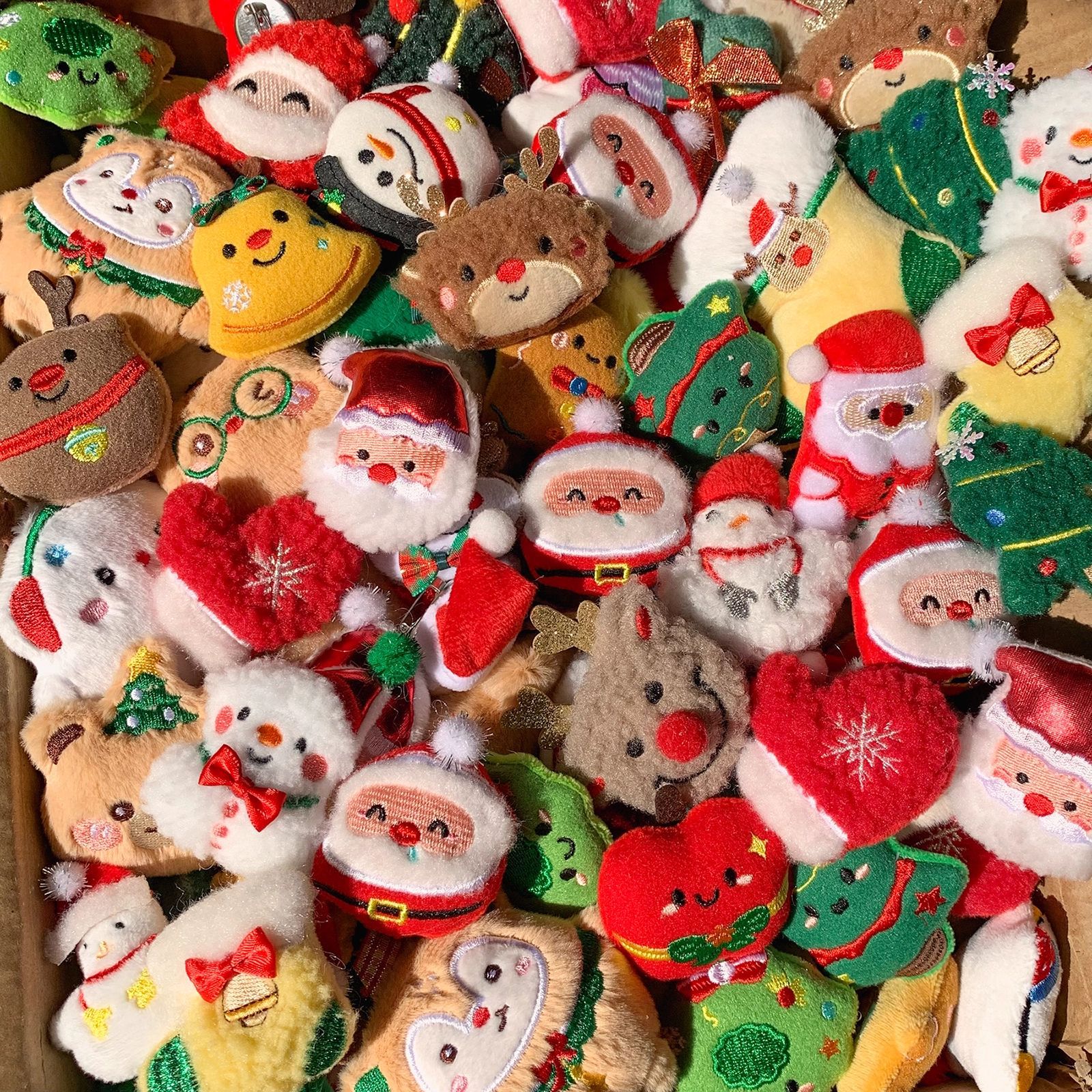 Nuevo estilo de Navidad alce lindo broche japonés personalidad pin pin de pelusa insignia de dibujos animados ropa de collar joyas