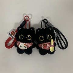可爱呆萌围兜大眼黑猫情侣创意毛绒玩偶包挂件小白猫车钥匙扣挂饰