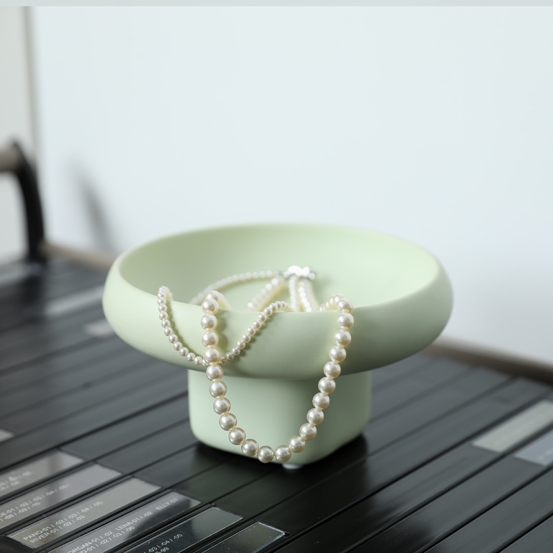 Creativo viento de crema de pie alto bandeja de frutas de cerámica moderna sala de estar decoración suave joyas bandeja de almacenamiento decoración