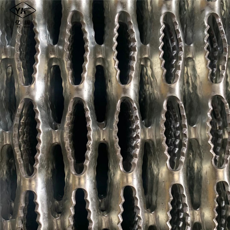 亿阔 锯齿形防滑楼梯踏板 机械车间冲孔铝板 镀锌防滑踏板