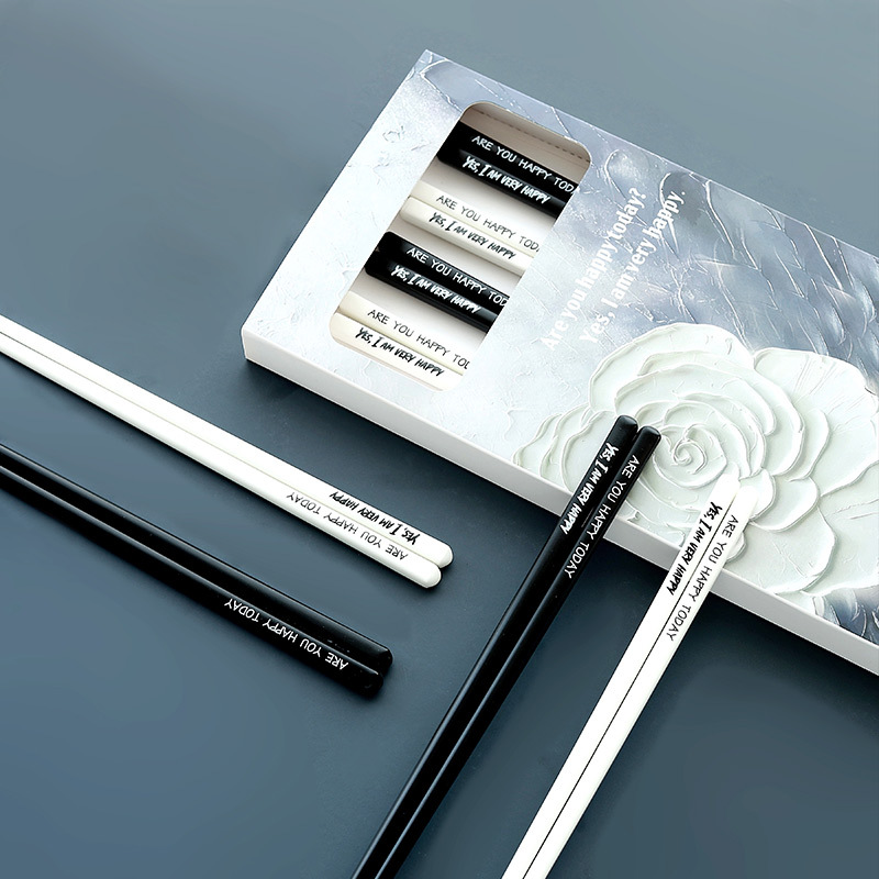 Palillos de estilo francés Hepburn ins moda color blanco y negro palillos de cerámica de alto valor conjunto de regalo para el hogar al por mayor