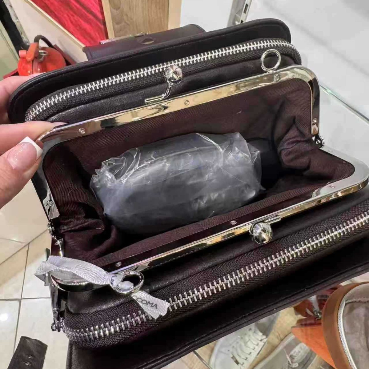 New Cross-Border Fashion Versatile Women's Bag with Unique Chain Accessories, Clip Bag, Single Shoulder Crossbody Small Square Bag, Wholesale Bags