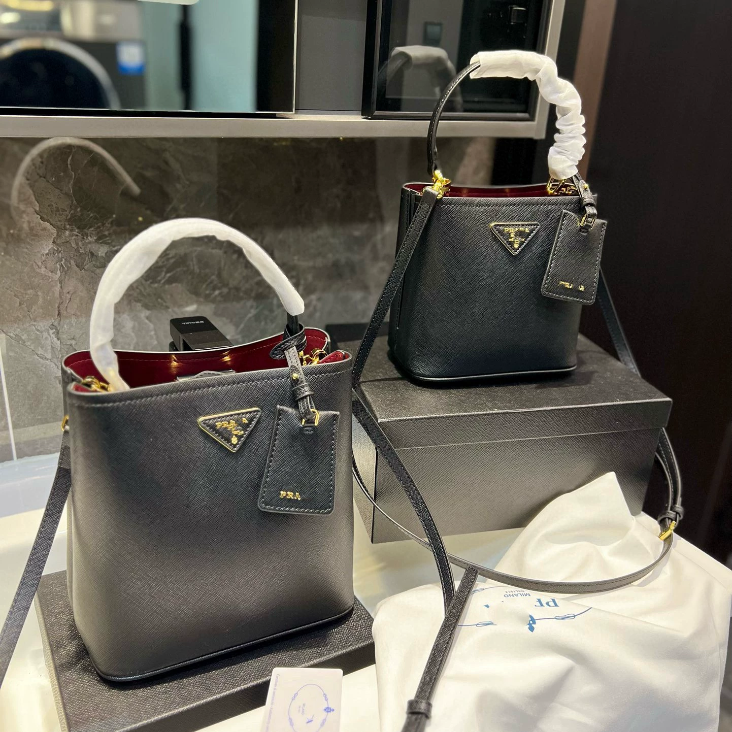 Shoulder bag, capacious leather one-shoulder bag, purse