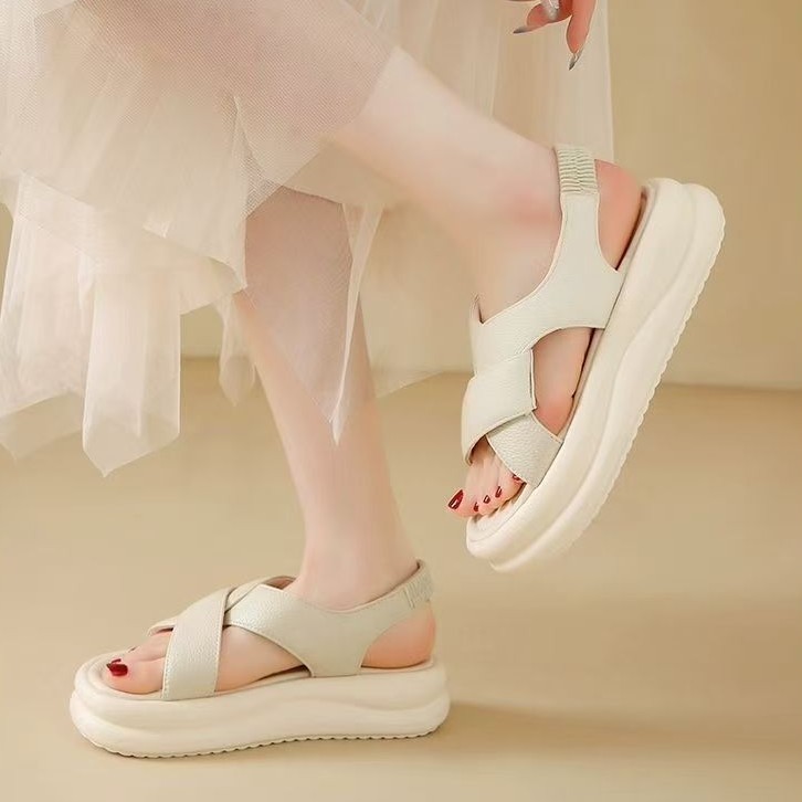 Cómodas sandalias de plataforma ultraligeras para mujer, verano 2025, nuevo estilo, ropa exterior, deportes, ocio, suela suave, falda, tacón plano para mujer