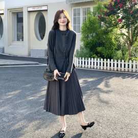 灰色温柔风女斜扣系带针织马甲打底衫高腰百褶中长连衣裙两件套装