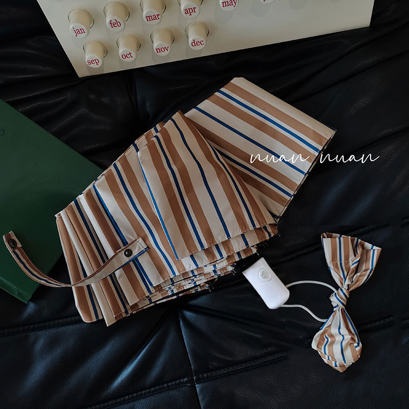 アメリカンレトロストライプ高颜値雨伞レディース折り畳み晴雨両用日焼け止め紫外线耐风日伞インスタ