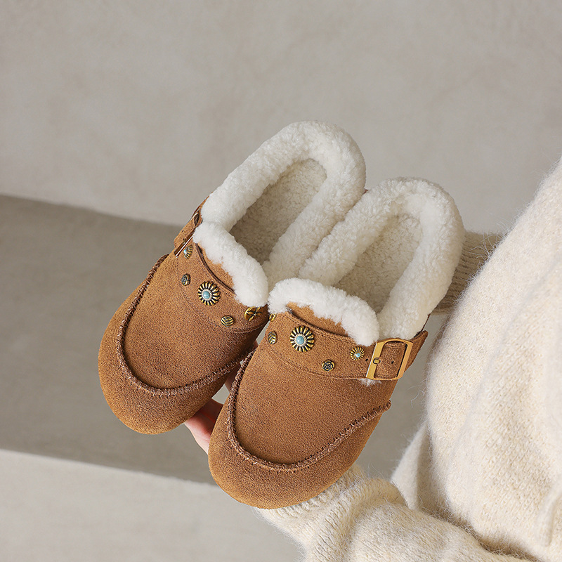 Dép mule nữ lông cừu đế xốp Birkenstock phong cách đinh tán, mũi kín, lót nâng nhẹ — hổ phách