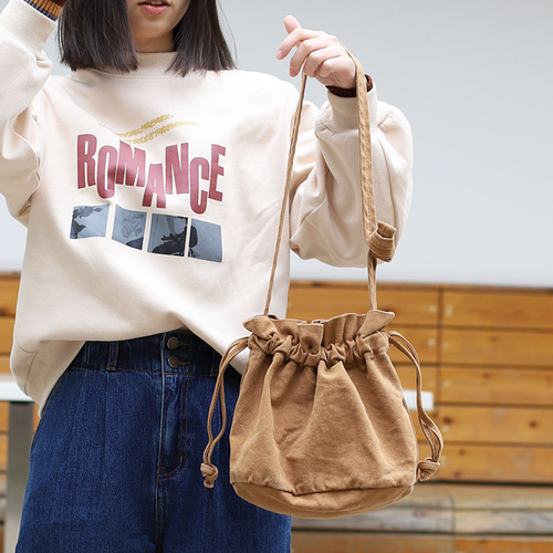 Korean version of Internet celebrity bucket bag with casual and simple retro crossbody bag for women, cute forest style literary canvas shoulder bag