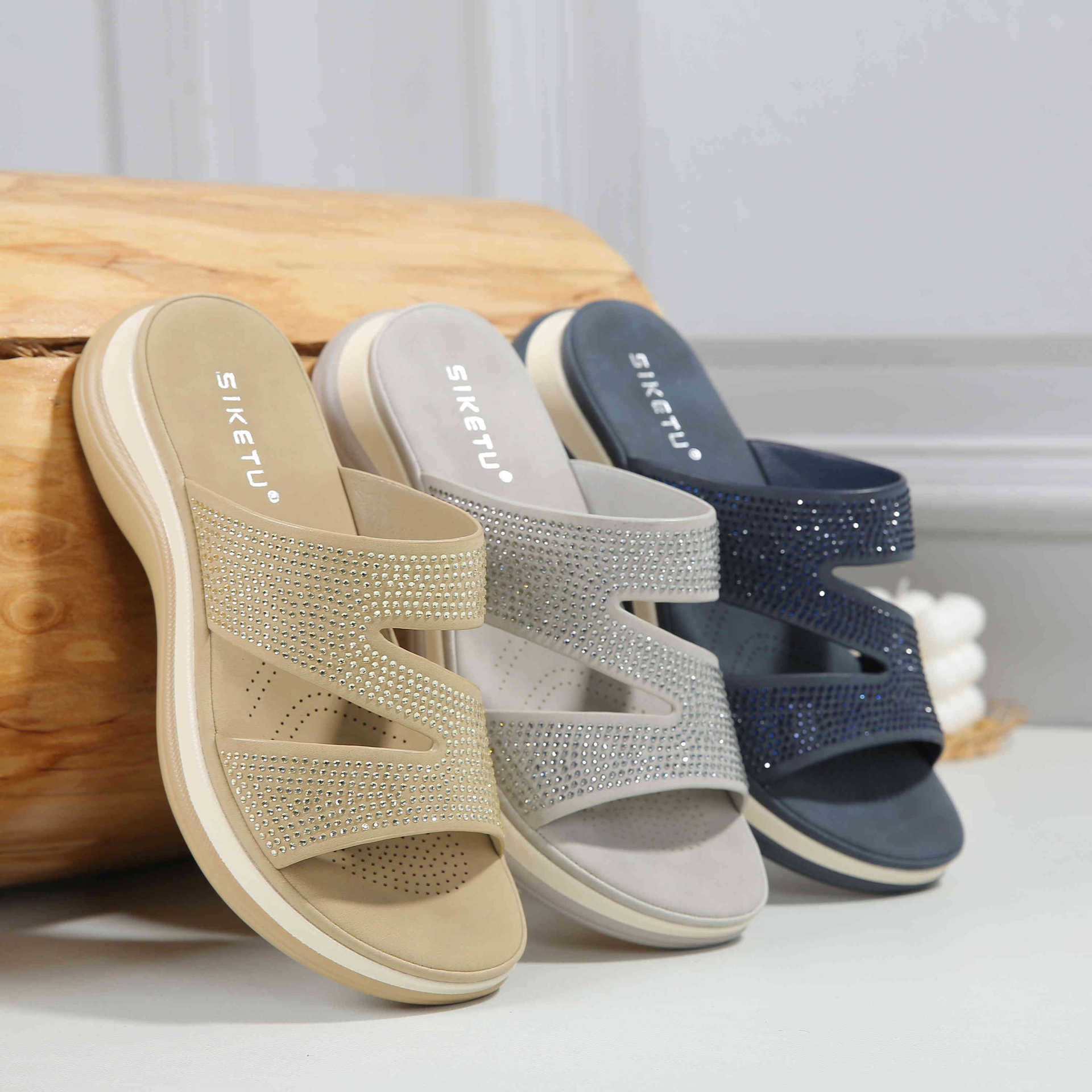 4003-2 Amazon nuevo 2025 Europa y los Estados Unidos de diamante grueso fondo transfronterizo tamaño grande ligero dulce zapatillas mujeres al por mayor