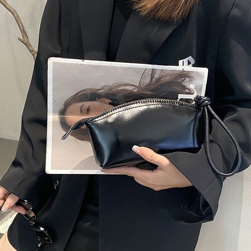 Viajes de moda primavera y verano nuevo nicho de diseño pu piel retrógrada elegante portátil bolso de bollo de gran capacidad transfronterizo para mujeres