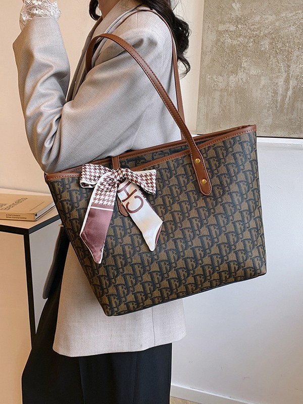 Bolso para mujeres 2025 nuevo retro alta textura versátil bolso de hombro impresa de gran capacidad de letras bolso de viaje