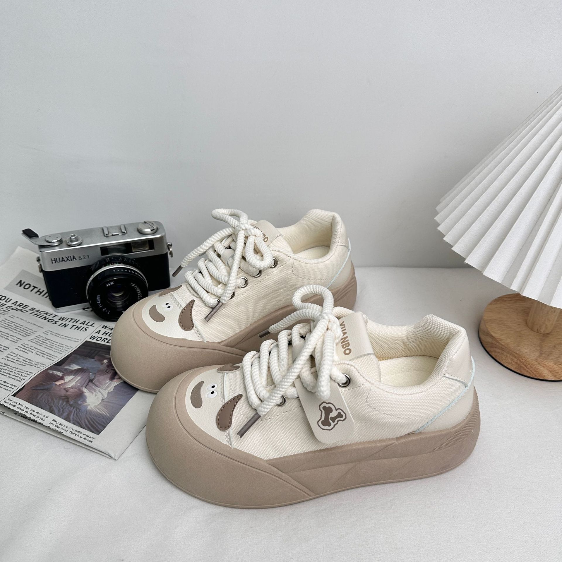 Yuanbo 2025 primavera zapatos de cabeza grande con suela gruesa para estudiantes de skate de altura universal zapatos de pan casuales coreanos