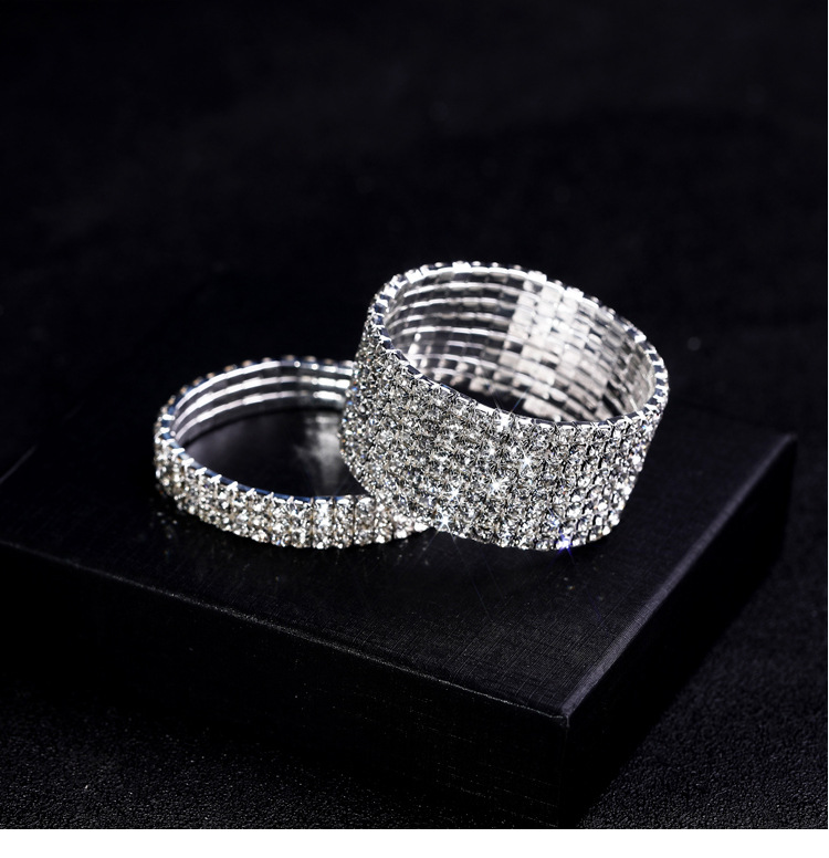 Alloy, Rhinestone Material Round Pattern Fashion Round Alloy Rhinestone Unisex Bangle 1 Piece