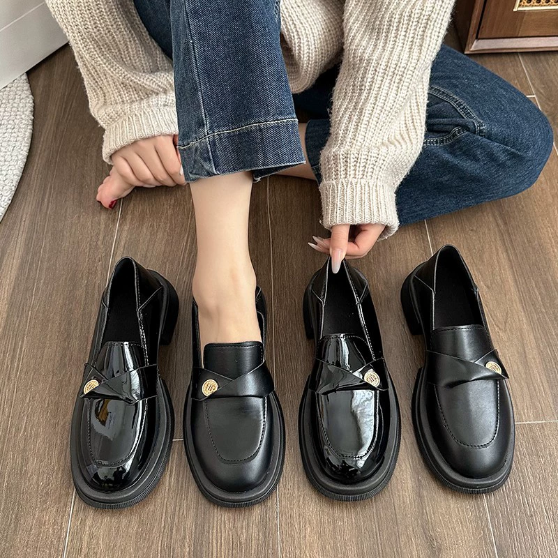 В наличии ~ 2023 Новый британский стиль Южная Корея маленькая золотая монета толстое дно ленивые Лоферы женская маленькая кожаная обувь Однослойная Осенняя обувь