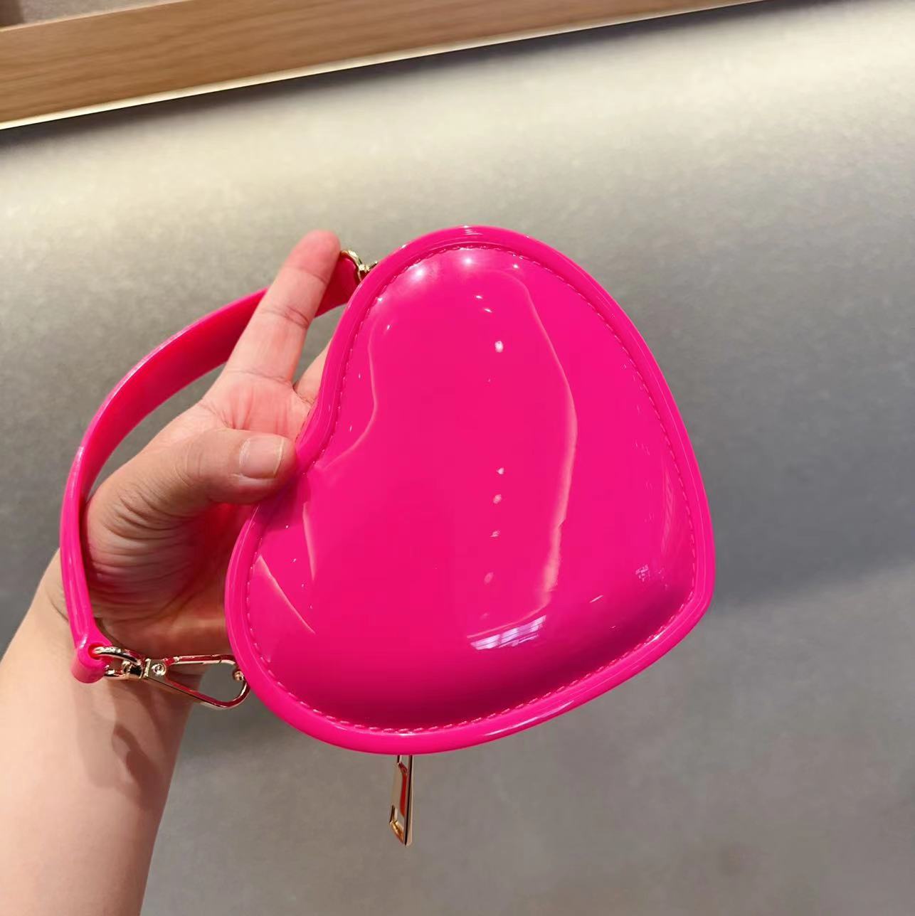 120g Weight Zipper Closure Type Single Shoulder Strap Strap Type Handbag Bags Type Casual, Daily, Shopping Occasion PVC Material Heart Shape Pattern All Seasons Season Women's Gender Elegant Style Heart-shaped Shape Mini Size Women's Mini PVC Heart Shape Elegant Heart-shaped Zipper Handbag 16