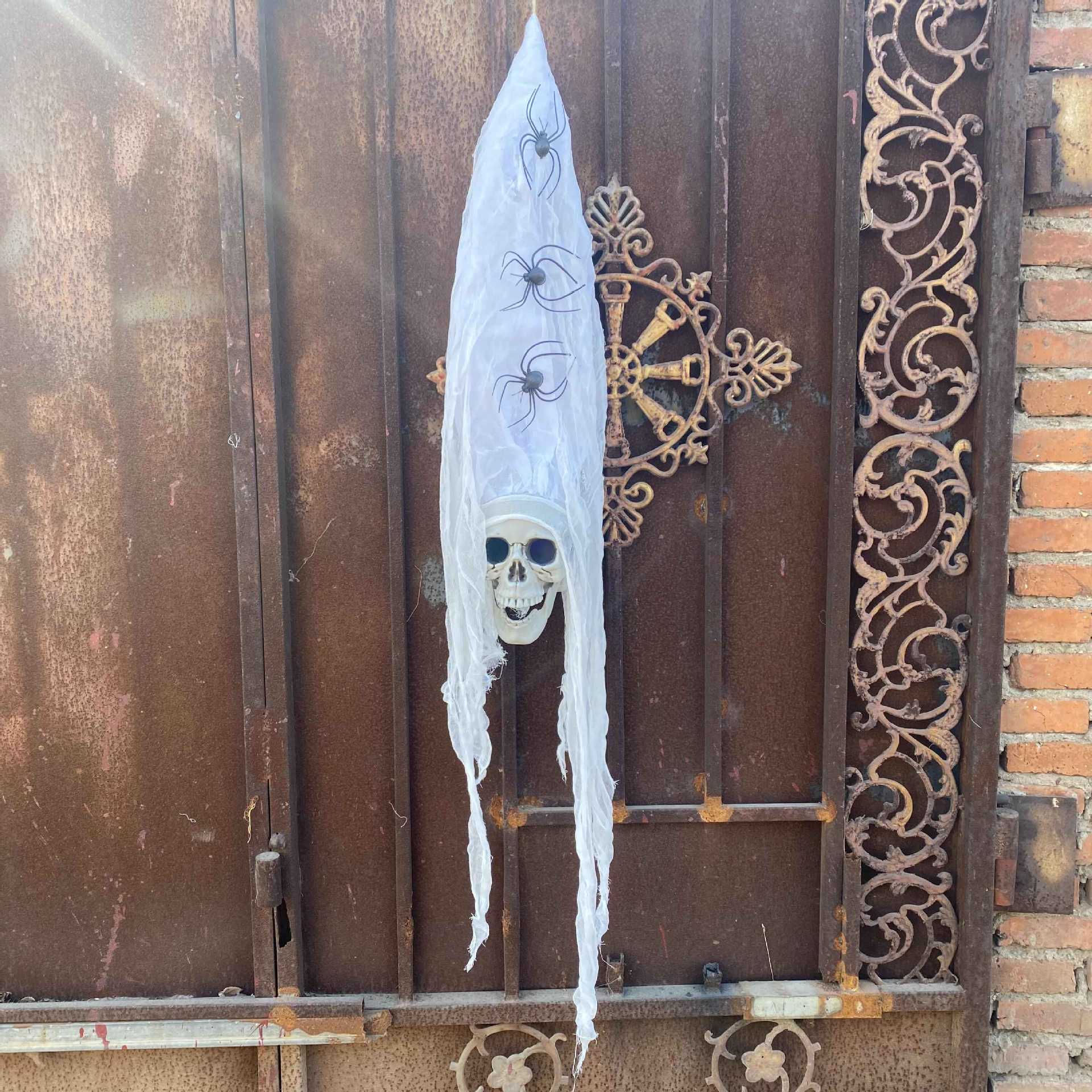 Horror accesorios colgantes calavera colgantes Halloween casa embrujada decoración aterradora iluminante con lámpara al por mayor