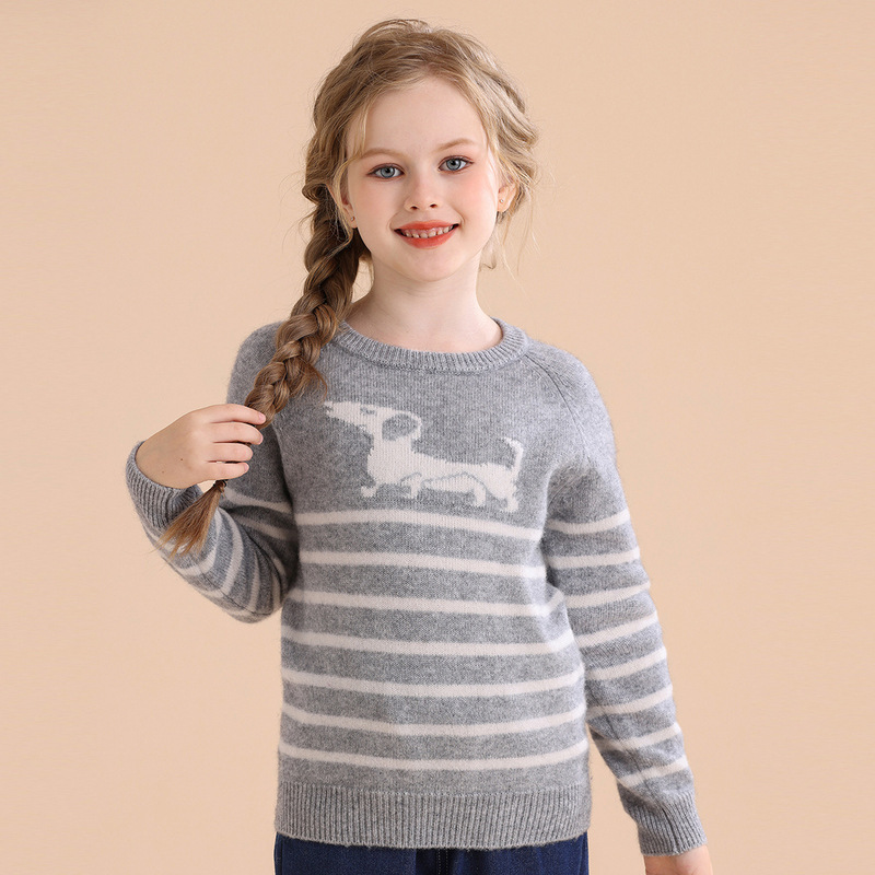 New autumn/winter style cashmere sweaters for boys and girls, round neck, cartoon striped, thick cashmere sweaters, embroidered puppy sweaters, base layers.