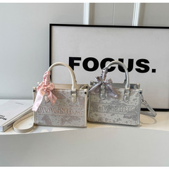 法式小眾刺繡設計手提小包包女2024新款簡約字母托特包百搭斜挎包