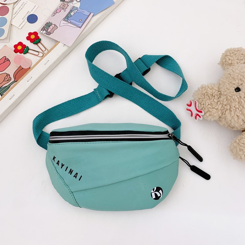 Versión coreana del bolso del pecho del niño guapo, letras de estilo occidental, bolsillos para niños y niñas, 2025 nuevo bolso de mensajero para niños de comercio exterior, marea