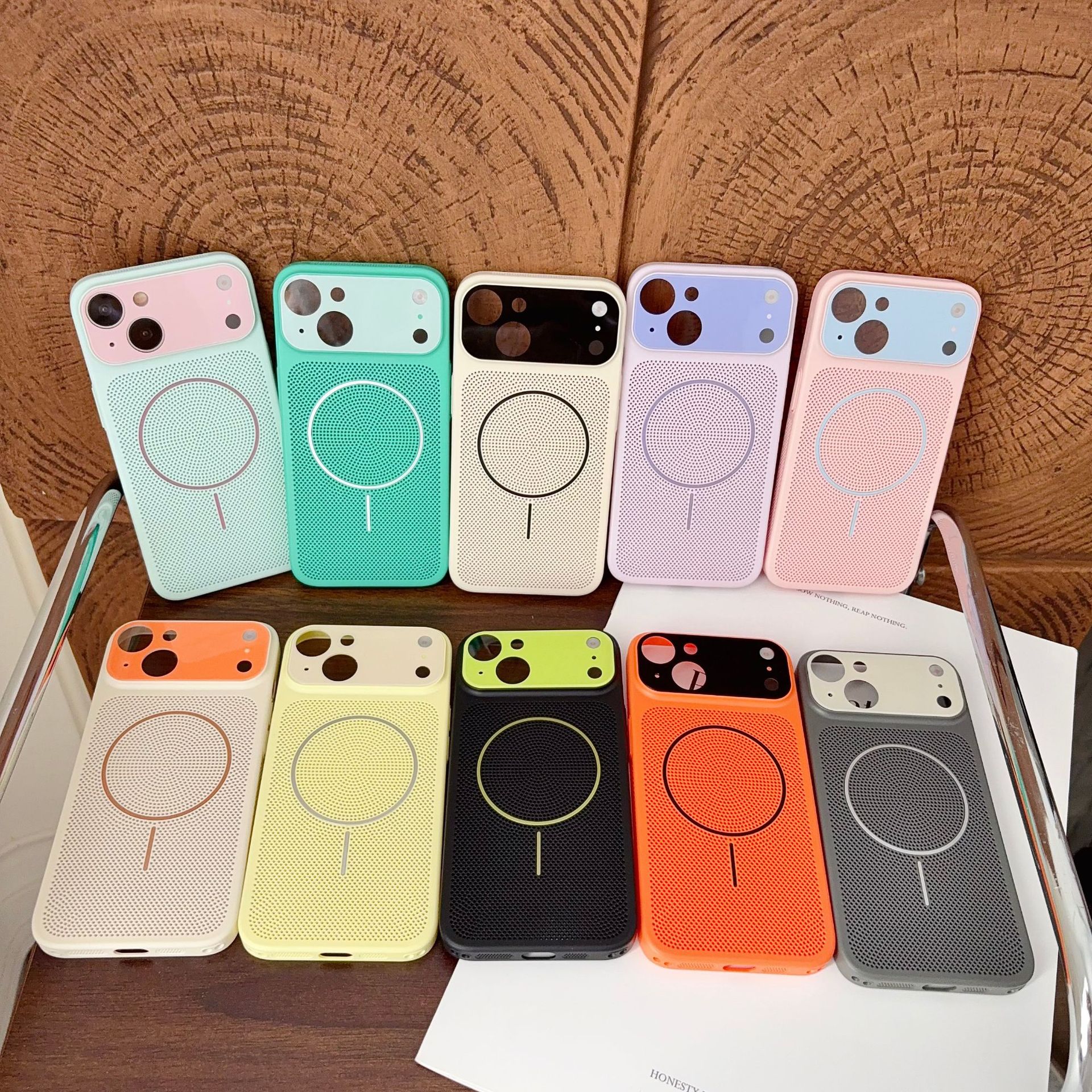 Sovutish funksiyasiga ega iPhone 17 Pro Max, katta displey oynasi, ranglarni bloklovchi dizayni va himoya g'ilofi bilan iPhone 16 uchun darhol magnitli telefon g'ilofiga aylanadi.