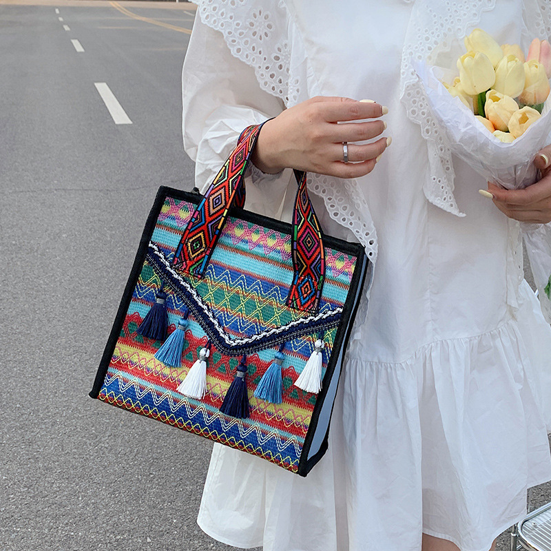 New hand-held fringed shopping bag 2022, fashionable ethnic style, Hong Kong style bucket bag, versatile woven bag for women undefined