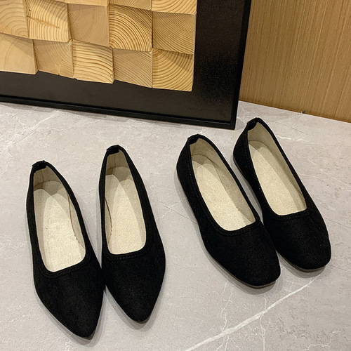 Flat sole women's shoes 2025 35-43 large size pointed head women's shoes shallow mouth square head soft face versatile lazy shoes
