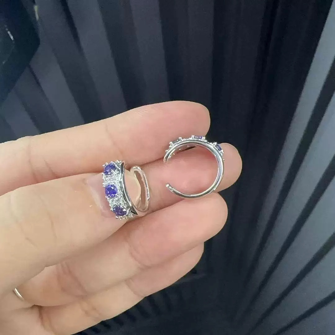 Pendientes de clip Xuping de aleación de cobre con baño de plata, diseño elegante y exclusivo, aretes graciosos y dinámicos para mujeres sin perforaciones en las orejas.