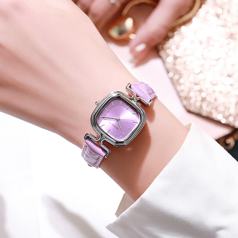 Nuovo cinturino sottile profumato al vento Quadrante piccolo Temperamento Esperto di streaming live che porta merci Orologio da donna di buona qualità_voghion.com