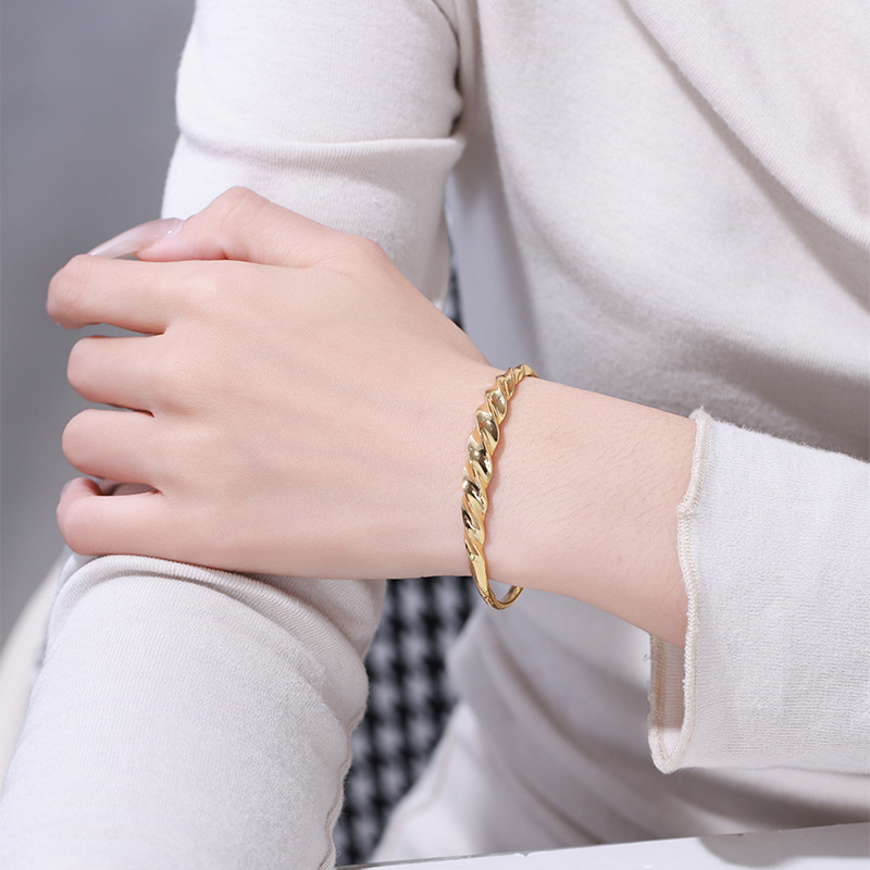 Xuping pulsera de moda simple de gazebo Europa y los Estados Unidos aleación de cobre transfronteriza chapado 24k color lujoso ligero al por mayor joyas de lujo