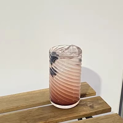 Ins nicho diseño de color contrastante pintado a mano taza de agua de vidrio de colores taza de jugo refractará la luz del arco iris taza medieval