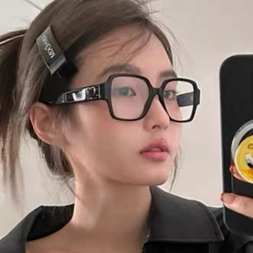 Retro Heart-Shaped Oversized Thick-Rimmed Plain Spectacle Frame for Women, Ideal for Students and Nearsightedness, Fashionable and Slimming
