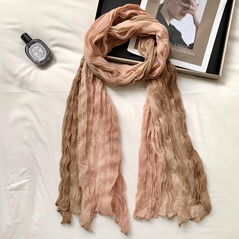 Bufandas de invierno femeninas de alta calidad 2025 nuevo cuello caliente a prueba de frío universal bufandas de arrugamiento sólido al por mayor