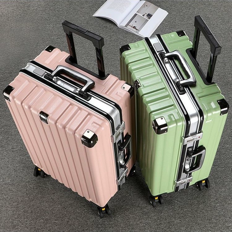 Suitcase universal, hardshell 20–28 in, wheels, explosion‑proof zipper and USB option