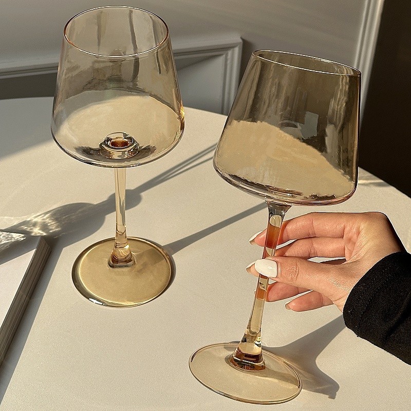 Tazas de vino de ámbar borgoña europeas tazas de vino de alto pie tazas de vino de alto nivel de inspiración de alto nivel de tazas de vidrio caseras de vino tinto