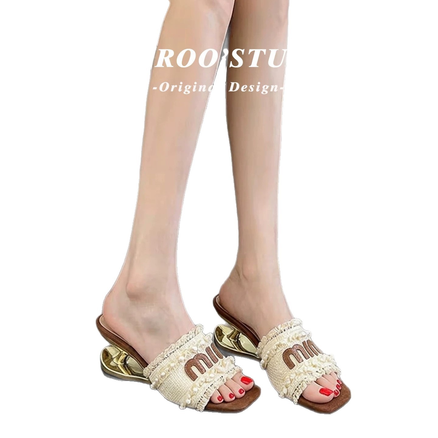 Pequeñas zapatillas de playa de letras de viento fragrante 2026 mujeres de moda de verano nuevo tipo plano cómodo versátil zapatillas image 5